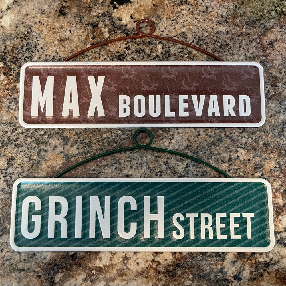 Grinch and Max Street Sign Decor